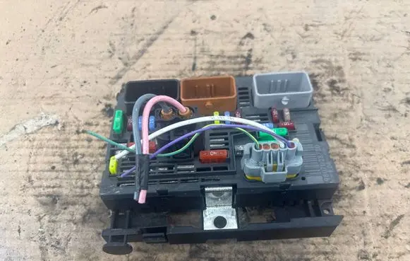 Peugeot 308 BSM Control unit 9807028780