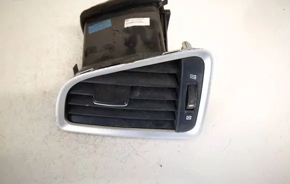 Suzuki SX4 S-Cross Dash center air vent grill 7364061m00