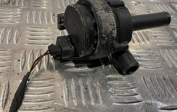 Mercedes-Benz S W221 Water pump A22183000 A2218350164