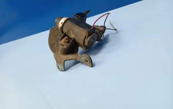 BMW 5 E39 Turbo solenoid valve 04T008 72279600