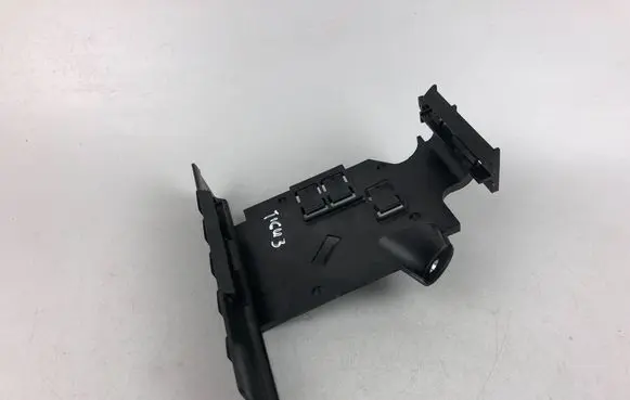 Volkswagen Tiguan Engine control unit holder 5QA906507B