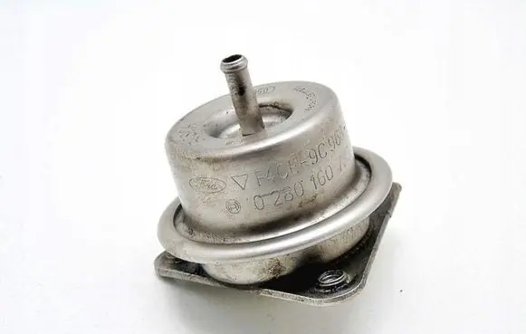 Ford Escort Fuel pressure regulator F4CE-9C968-AA