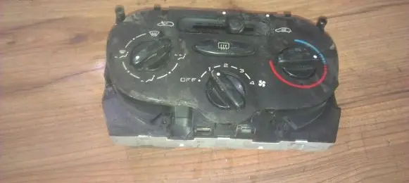 Peugeot 206 Climate control unit 1068901 10689-01