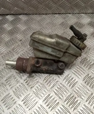 Volkswagen Transporter - Caravelle T4 Master brake cylinder 701611303D