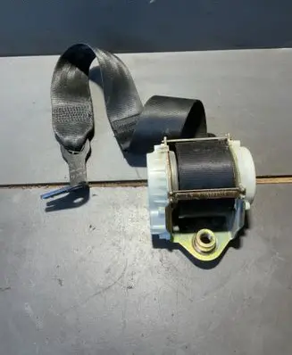Volkswagen Golf Plus Rear seatbelt 33048191