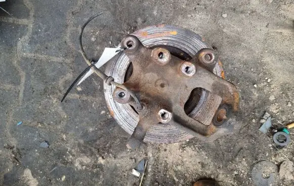 Volkswagen II LT Front wheel hub spindle knuckle