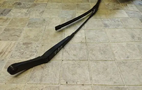 Chevrolet Cruze II Windshield/front glass wiper blade GM13466309