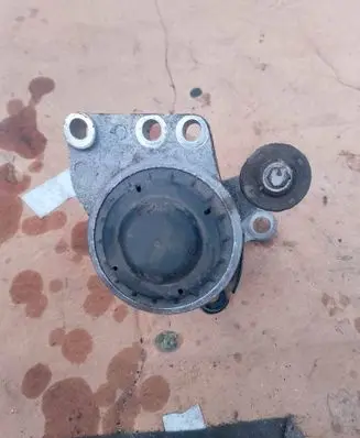 Ford Mondeo MK V Engine mount bracket 