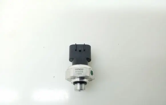 Toyota RAV 4 (XA40) Air conditioning (A/C) pressure sensor 8871933020