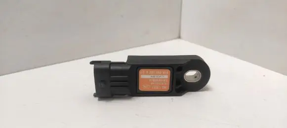 Renault Master III Mass air flow meter 8200685363 0281002958