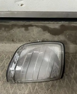 Mercedes-Benz E W124 Front indicator light 183289B