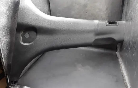 KIA Sorento (B) pillar trim (bottom) 858352P000