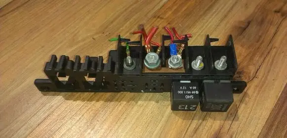 Volkswagen PASSAT B5 Fuse box set 8l0941822a 896083000