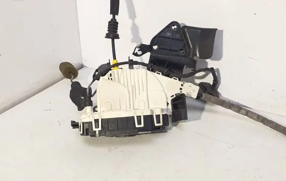 Mercedes-Benz C W204 Front door lock A2047201835 ZGS004