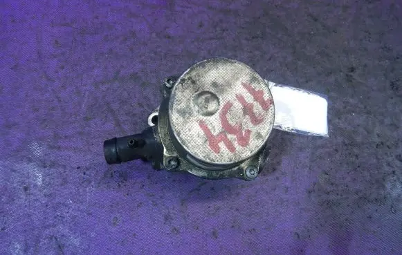 Renault Megane II Vacuum pump