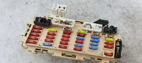 Nissan X-Trail T30 Fuse module A0013