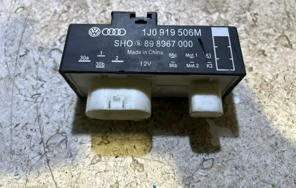 Volkswagen Polo V 6R Coolant fan relay 1J0919506M 898967000