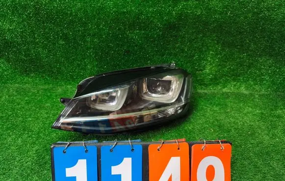 Volkswagen Golf VII Headlight/headlamp 