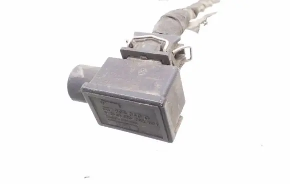 Volkswagen PASSAT B3 Intake air temperature sensor 037906040C