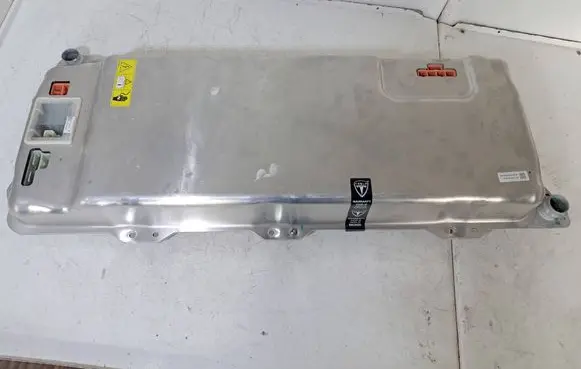 Tesla Model Y Voltage converter/converter module 113555855A