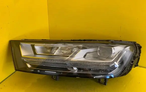 Audi Q7 4M Headlight/headlamp 4M0941773C