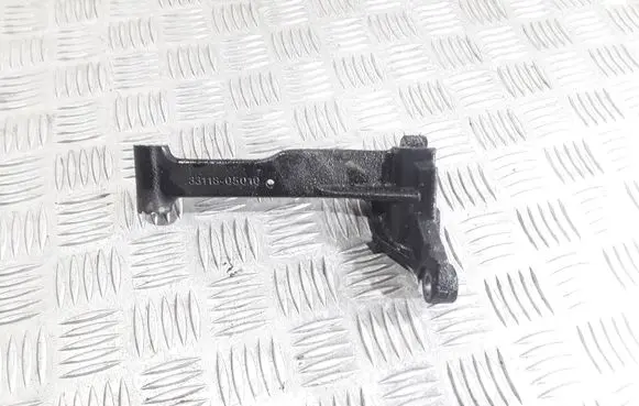 Toyota Avensis T250 Engine mounting bracket 3311805010