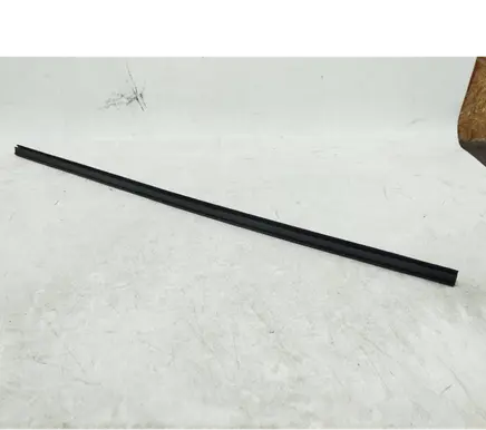 Mercedes-Benz 380 560SEC C126 Front door glass trim molding 1267250265 1237250265 1077250065