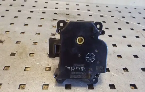 Toyota Yaris Air flap motor/actuator 0637007900