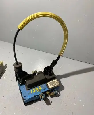 Volvo S60 Front door lock 8650544