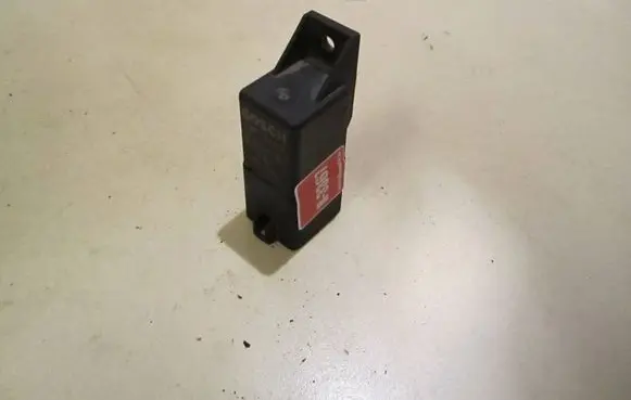 Volkswagen Polo V 6R Glow plug pre-heat relay 045907282A