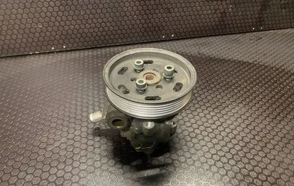 Audi A4 S4 B7 8E 8H Power steering pump 8E0145155N 7690955121