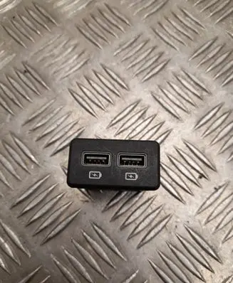 Peugeot 508 II USB socket connector 9827093777