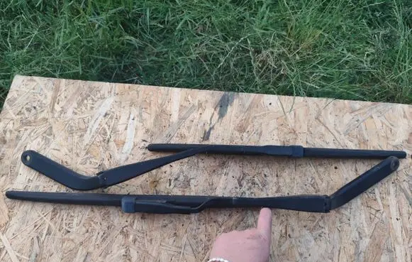 Mini Cooper Countryman R60 Windshield/front glass wiper blade 9806443