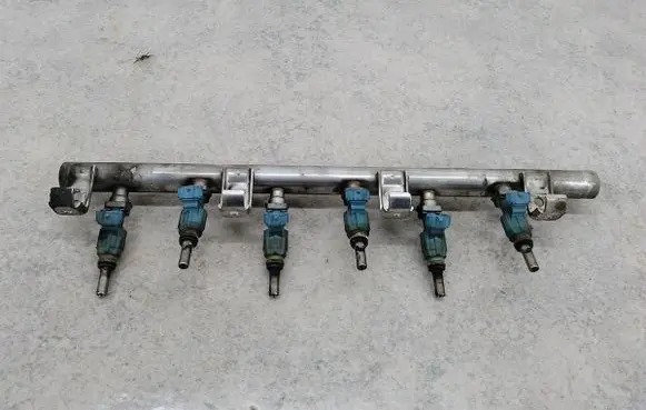 Volkswagen Touareg I Fuel main line pipe 022133315J