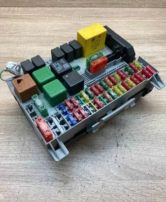 Opel Vectra B Fuse module 09152787