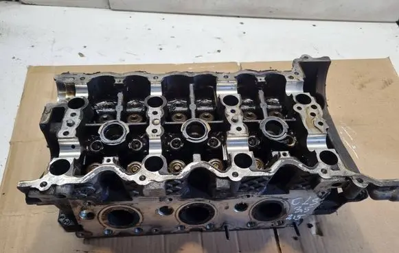 Mercedes-Benz CLS C219 Engine head R2720163001