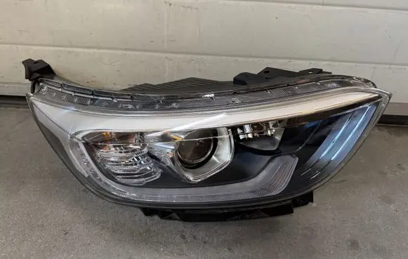 KIA Stonic Headlight/headlamp 92102H8
