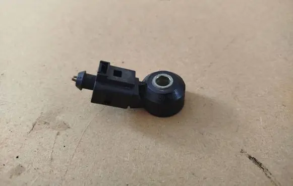 Volkswagen Golf V Detonation knock sensor 030905377C