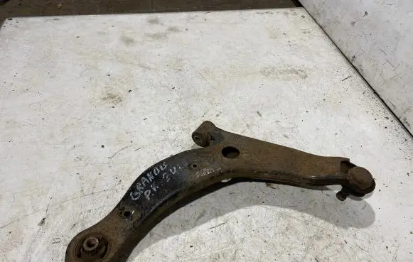 Mitsubishi Grandis Front lower control arm/wishbone