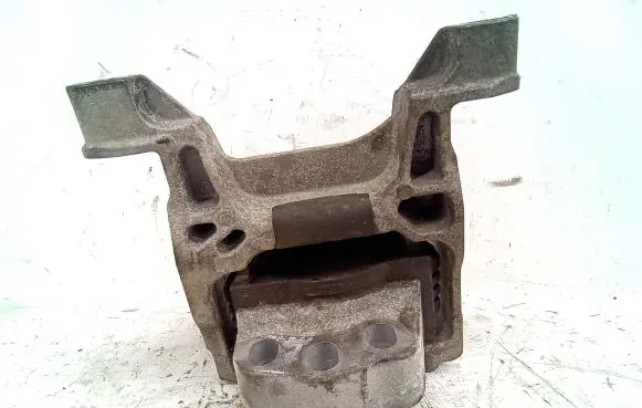 Mazda 3 III Engine mount bracket KE64 KE642