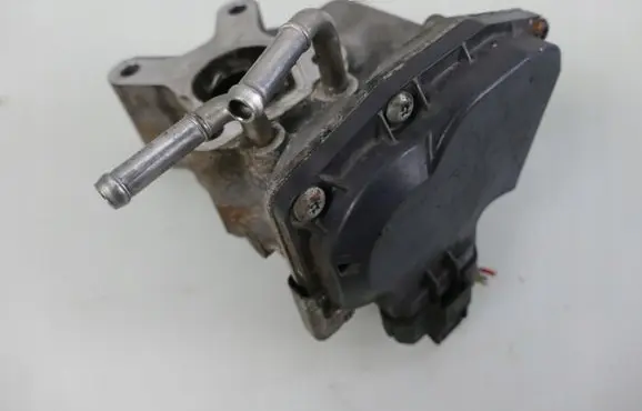 Nissan Pathfinder R51 EGR valve 147105X00D