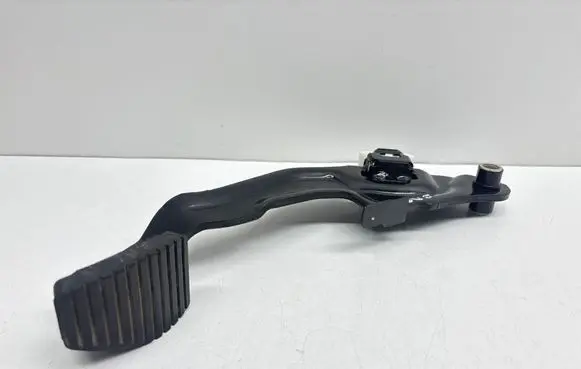 Peugeot 208 I Brake pedal 