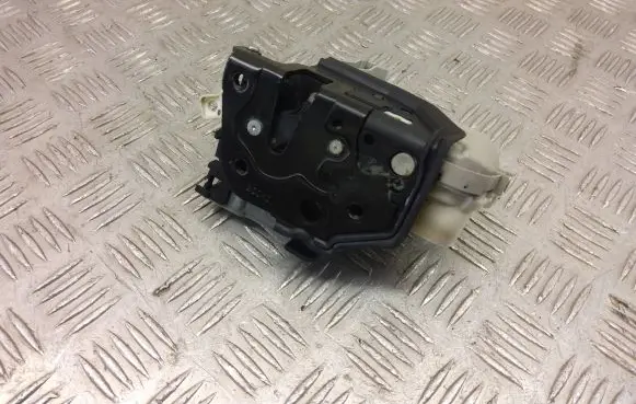 Audi Q3 8U Front door lock 8J2837016E