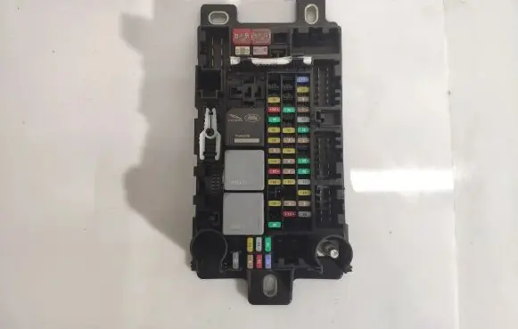 Land Rover Discovery Sport Fuse module K8D214N030AD