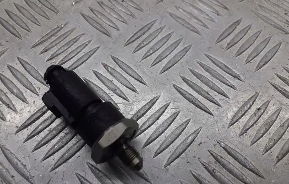 Audi A2 Fuel pressure regulator 06D906051A