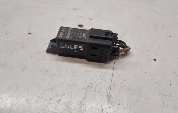 Volkswagen Golf V Glow plug pre-heat relay 03G907282A 0522120505 3155913