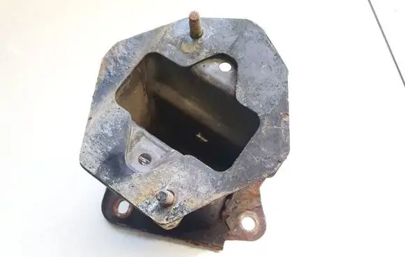 Nissan Note (E11) Front bumper mounting bracket