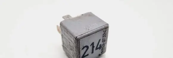 Volkswagen PASSAT B5 Other relay 443951253K