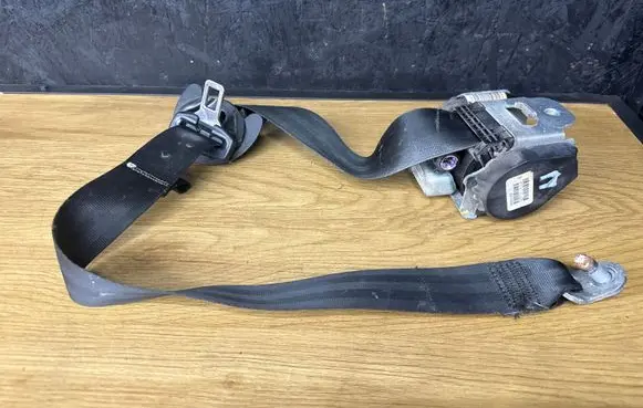 Volkswagen Golf V Front seatbelt 1K4857705AE