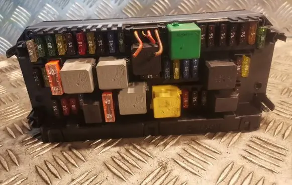 Mercedes-Benz E W212 Fuse box set 2129008307